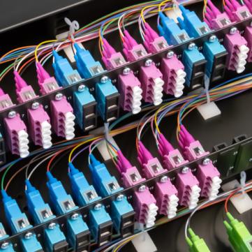 Wat is glasvezel precies en hoe werkt het?